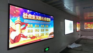 側(cè)開拉布燈箱:維修超薄燈箱的是壹個步驟