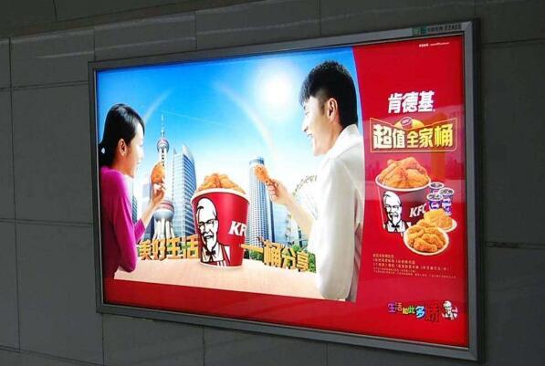 燈箱是定做的