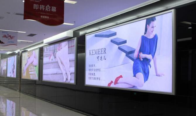 大型拉布燈箱廣告牌畫面使用什么材料？