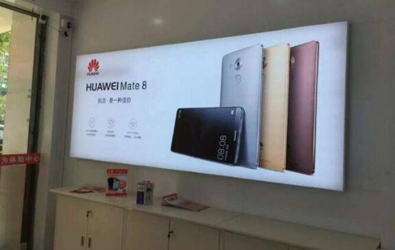 軟膜燈箱采用鋁合金型材做為燈箱的邊框